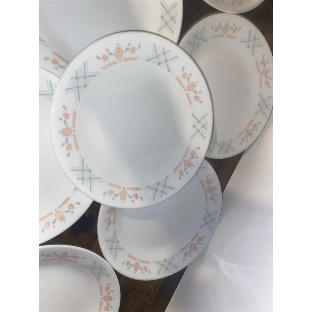 7 Corelle by Corning DUTCH LATTICE 6 3/4